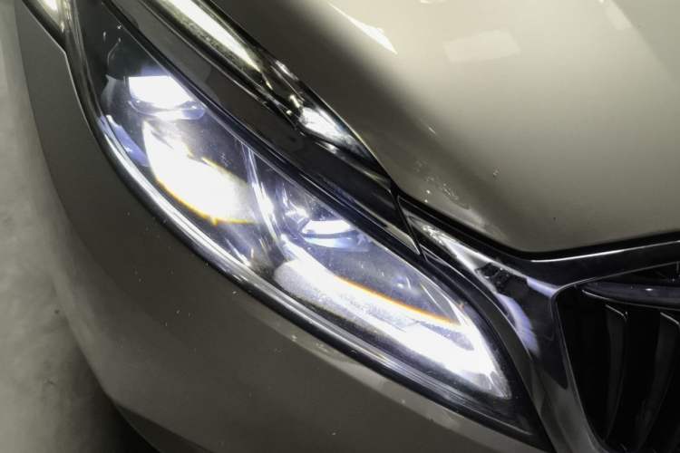 Used Buick GL8 2018 ES 28T Premium Model China VI Standard Right Front Headlight