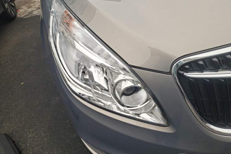 Used Buick GL8 2018 28T Comfort Model China VI Standard Right Front Headlight