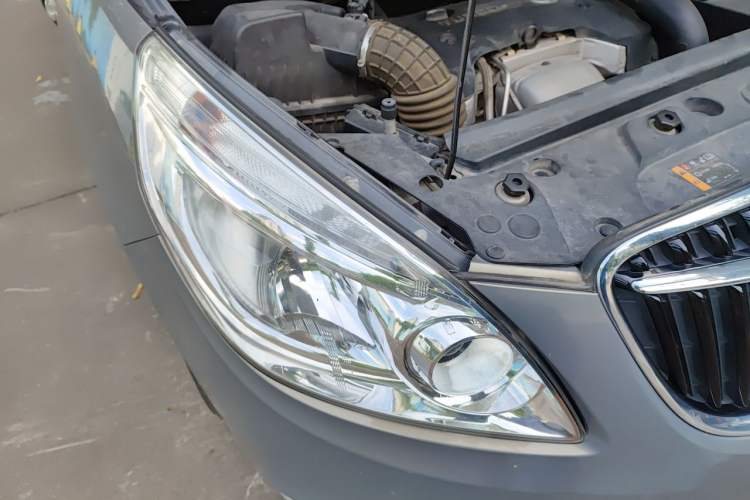 Used Buick GL8 2018 28T Comfort Model China VI Standard Right Front Headlight