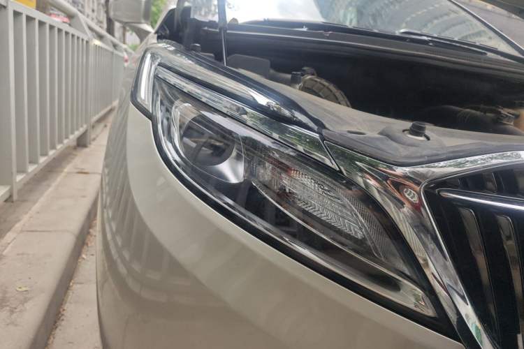 Used Buick GL8 2018 ES 28T Comfort Model China VI Standard Right Front Headlight
