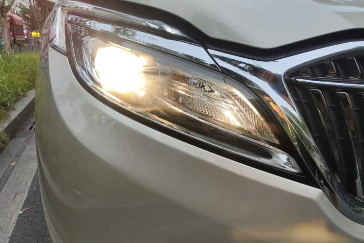 Used Buick GL8 2018 ES 28T Comfort Model China VI Standard Right Front Headlight