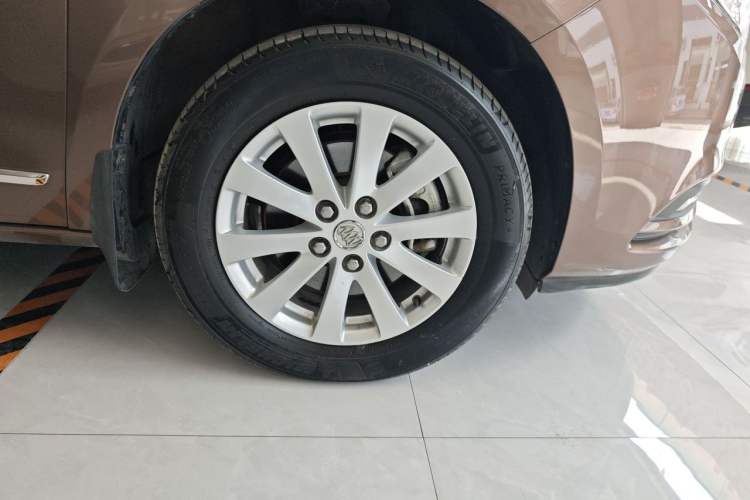 Used Buick GL8 2018 28T Prestige Version China VI Standard Right Front Wheel Hub