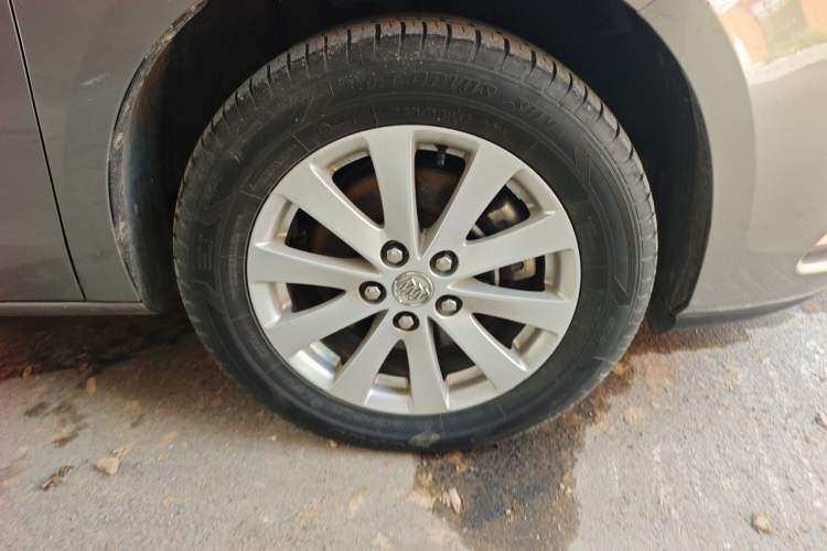 Used Buick GL8 2018 28T Comfort Model China VI Standard Right Front Wheel Hub