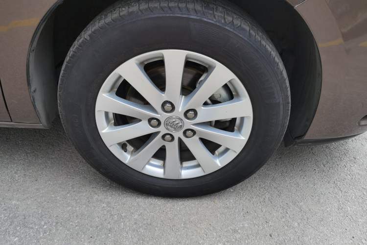 Used Buick GL8 2018 28T Prestige Version China VI Standard Right Front Wheel Hub