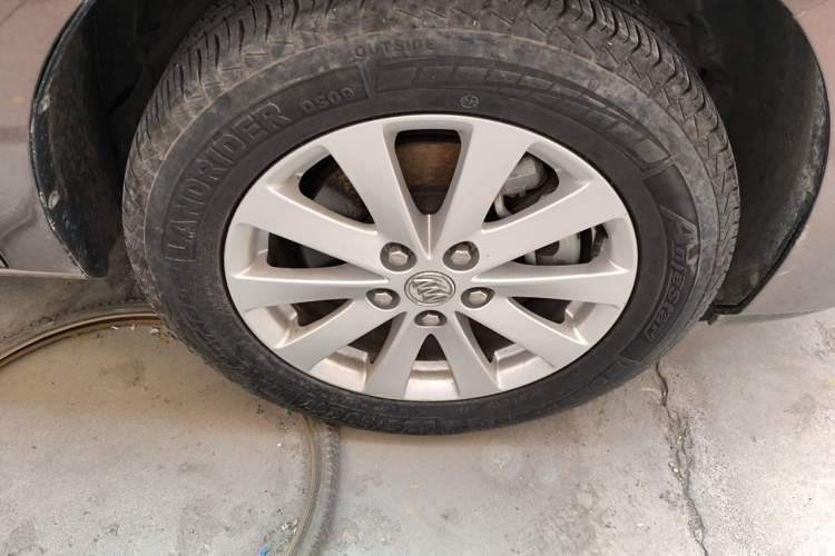Used Buick GL8 2018 28T Prestige Version China VI Standard Right Front Wheel Hub