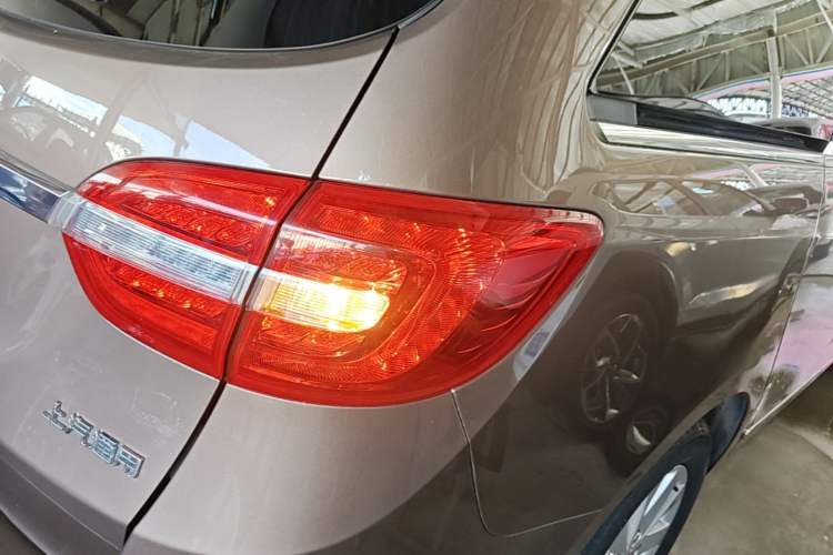 Used Buick GL8 2018 28T Luxury Model China VI Standard Right Rear Taillight