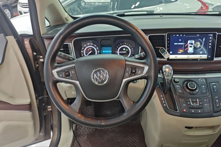 Used Buick GL8 2018 28T Luxury Model China VI Standard Steering Wheel