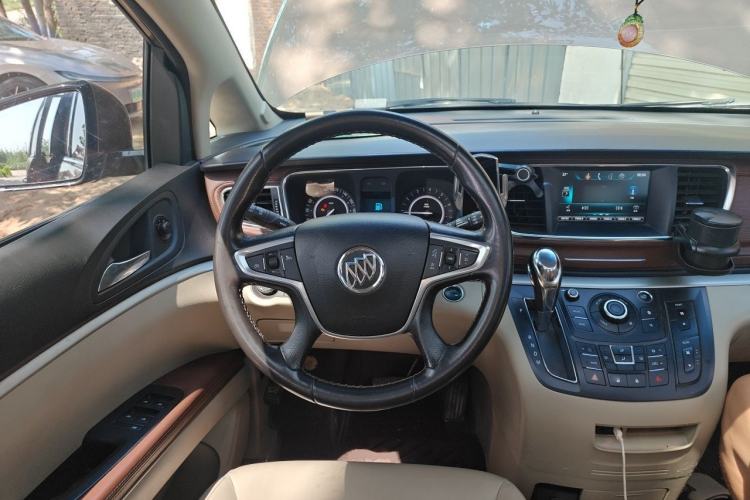 Used Buick GL8 2018 28T Luxury Model China VI Standard Steering Wheel