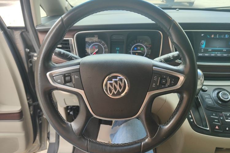 Used Buick GL8 2018 28T Luxury Model China VI Standard Steering Wheel