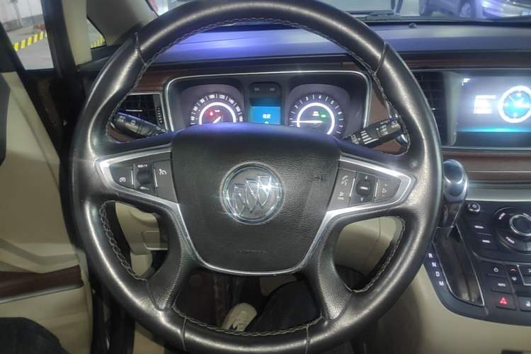 Used Buick GL8 2018 28T Luxury Model China VI Standard Steering Wheel
