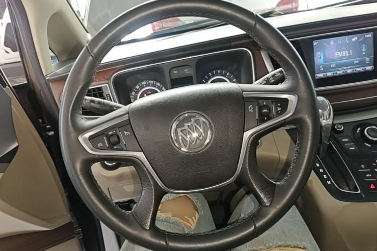 Used Buick GL8 2018 28T Luxury Model China VI Standard Steering Wheel