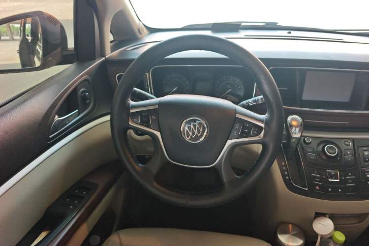 Used Buick GL8 2018 28T Comfort Model China VI Standard Steering Wheel