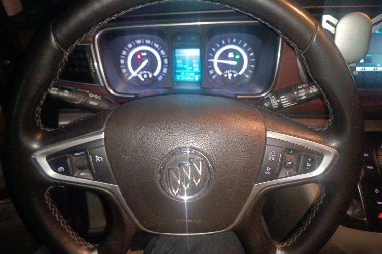 Used Buick GL8 2018 28T Luxury Model China VI Standard Steering Wheel