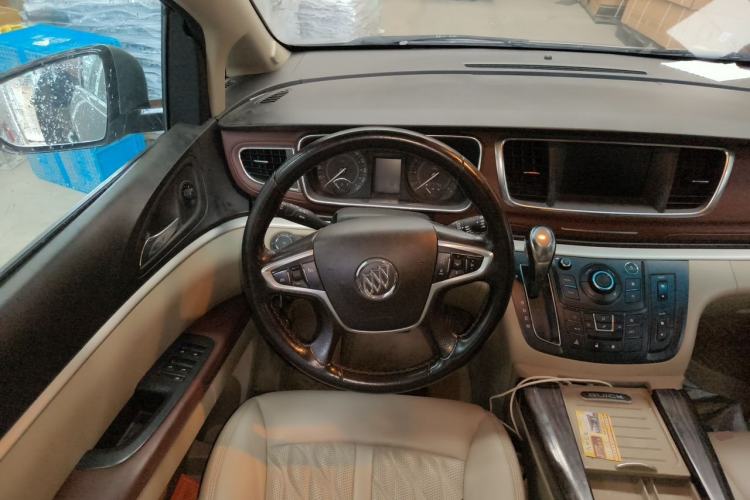 Used Buick GL8 2018 28T Luxury Model China VI Standard Steering Wheel