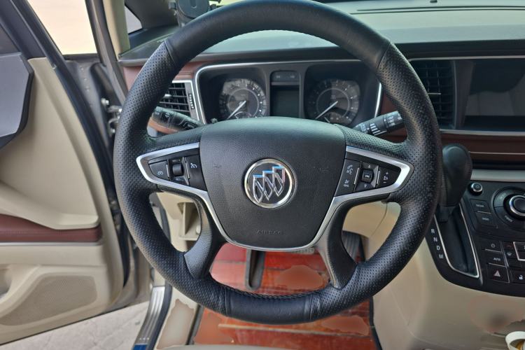 Used Buick GL8 2018 28T Luxury Model China VI Standard Steering Wheel
