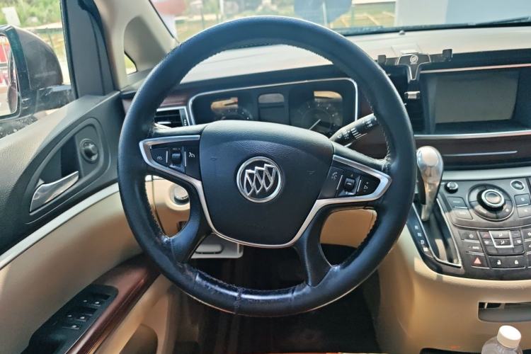 Used Buick GL8 2018 28T Luxury Model China VI Standard Steering Wheel
