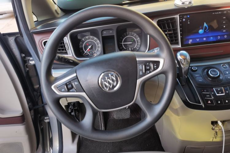 Used Buick GL8 2018 28T Comfort Model China VI Standard Steering Wheel
