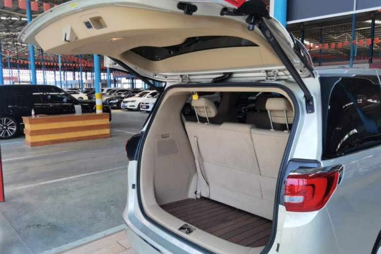 Used Buick GL8 2018 ES 28T Premium Model China VI Standard Trunk
