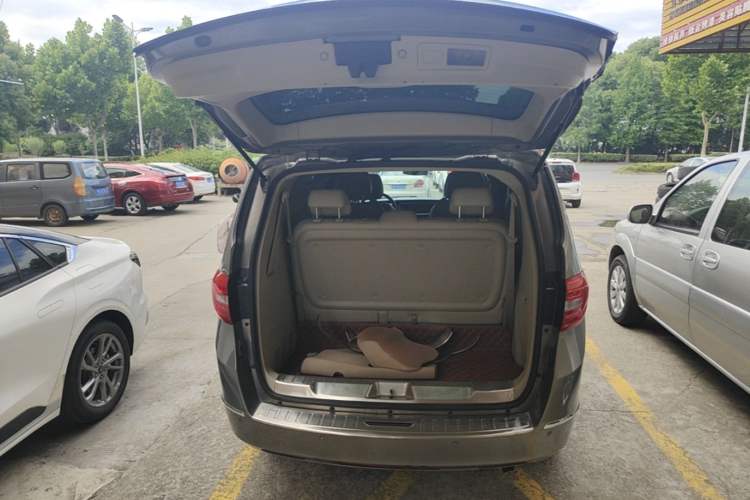 Used Buick GL8 2018 28T Luxury Model China VI Standard Trunk