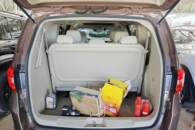 Used Buick GL8 2018 28T Luxury Model China VI Standard Trunk