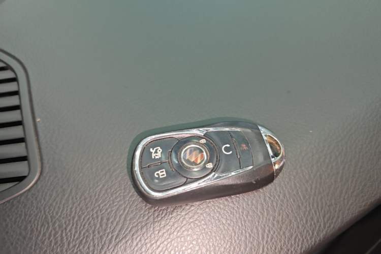 Used Buick GL8 2018 28T Luxury Model China VI Standard Vehicle Key
