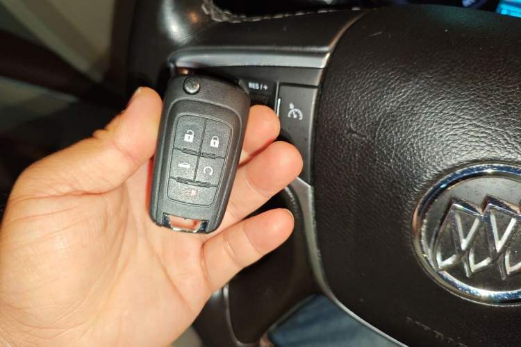 Used Buick GL8 2018 28T Luxury Model China VI Standard Vehicle Key