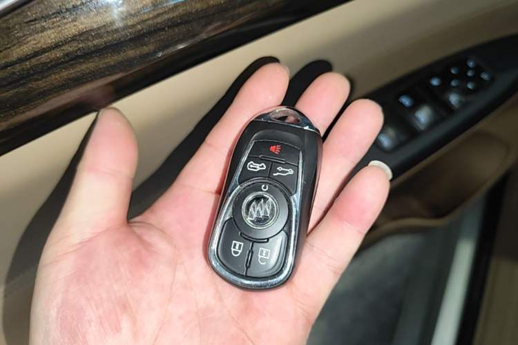 Used Buick GL8 2018 ES 28T Luxury Model China VI Standard Vehicle Key