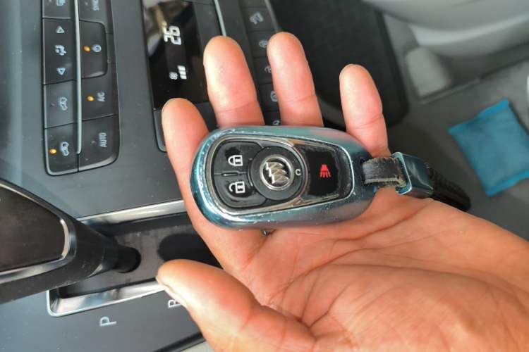 Used Buick GL8 2018 ES 28T Comfort Model China VI Standard Vehicle Key