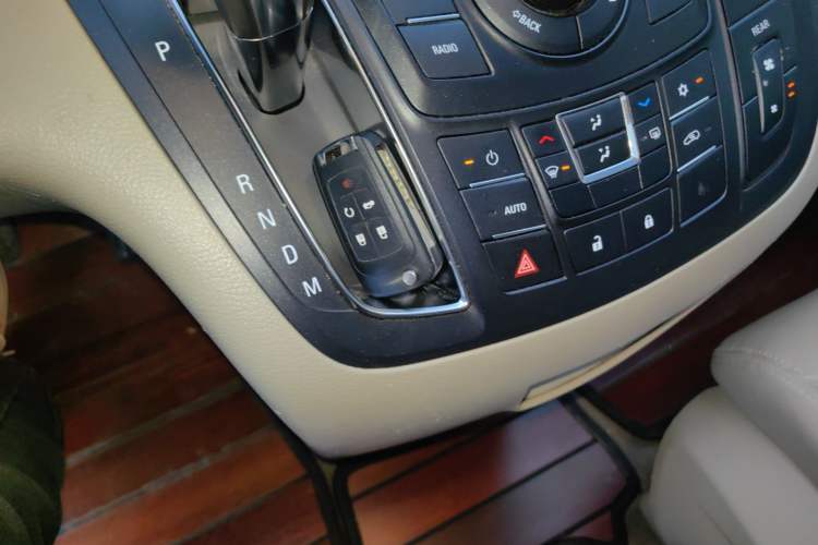 Used Buick GL8 2018 28T Luxury Model China VI Standard Vehicle Key
