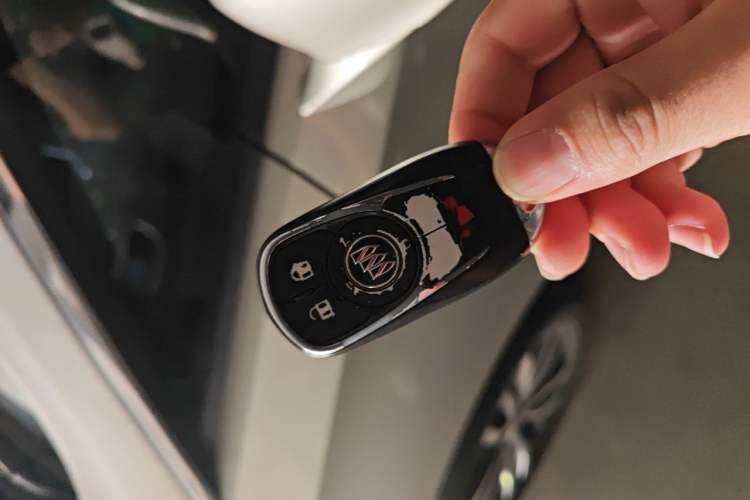 Used Buick GL8 2018 ES 28T Luxury Model China VI Standard Vehicle Key
