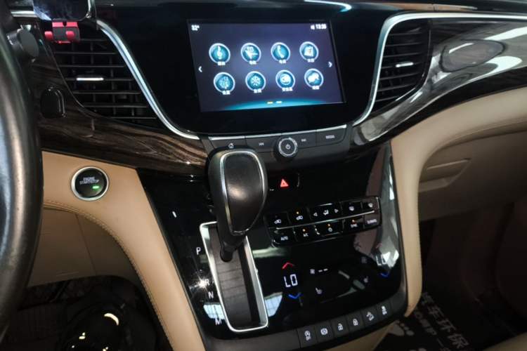 Used Buick GL8 2018 ES 28T Luxury Model China VI Standard Audio And AC Panel