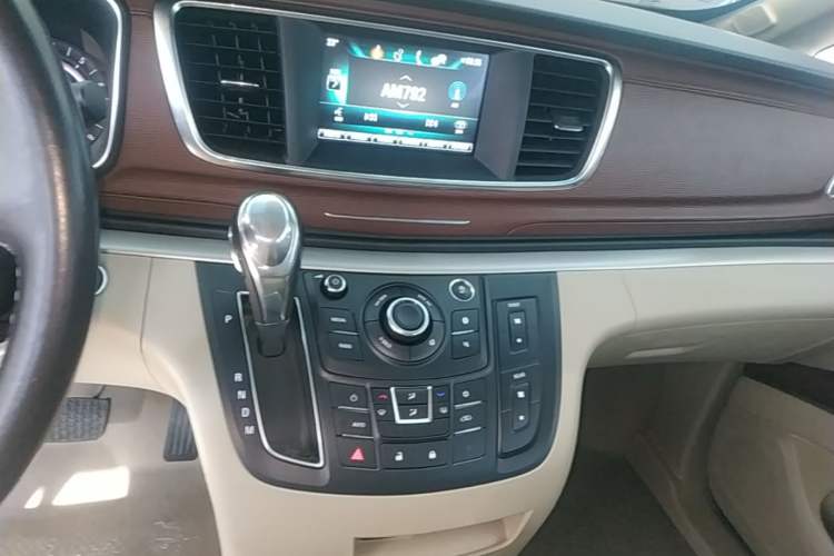 Used Buick GL8 2018 28T Luxury Model China VI Standard Audio And AC Panel
