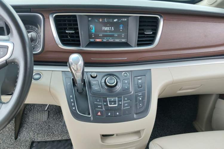 Used Buick GL8 2018 28T Luxury Model China VI Standard Audio And AC Panel