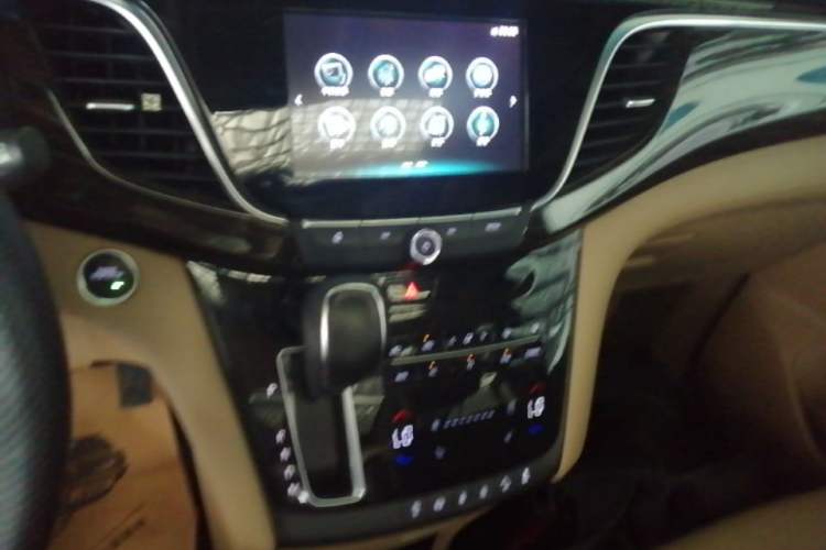 Used Buick GL8 2018 ES 28T Luxury Model China VI Standard Audio And AC Panel