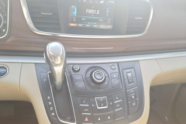 Used Buick GL8 2018 28T Luxury Model China VI Standard Audio And AC Panel