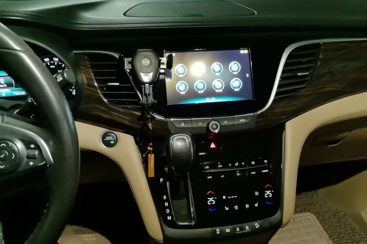 Used Buick GL8 2018 ES 28T Flagship Model China VI Standard Audio And AC Panel