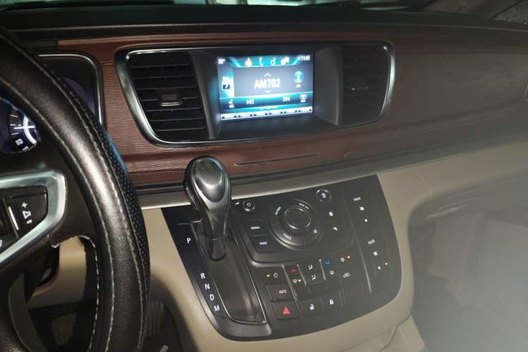 Used Buick GL8 2018 28T Luxury Model China VI Standard Audio And AC Panel
