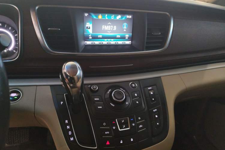 Used Buick GL8 2018 28T Luxury Model China VI Standard Audio And AC Panel