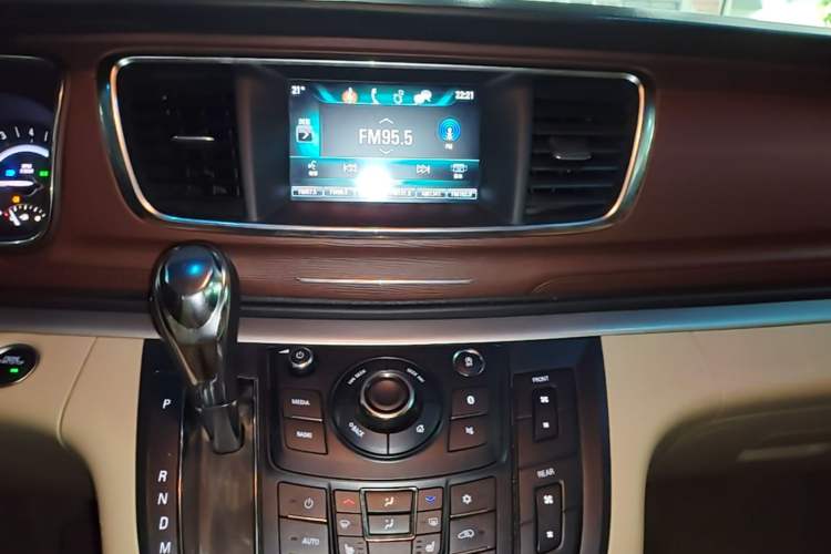 Used Buick GL8 2018 28T Prestige Version China VI Standard Audio And AC Panel