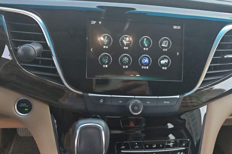 Used Buick GL8 2018 ES 28T Luxury Model China VI Standard Audio And AC Panel