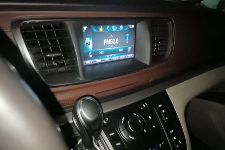 Used Buick GL8 2018 28T Luxury Model China VI Standard Audio And AC Panel