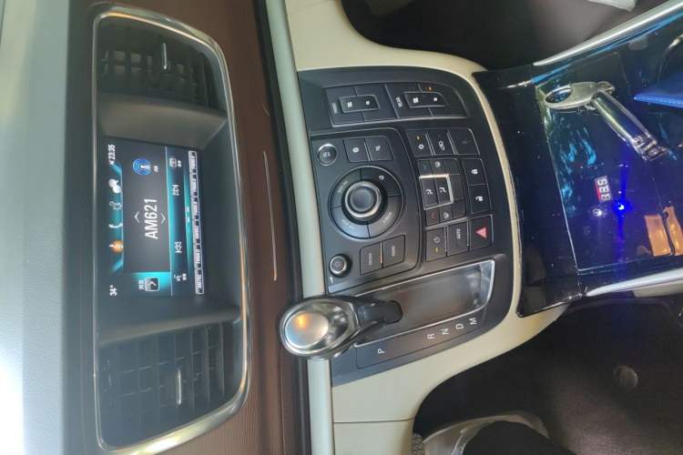 Used Buick GL8 2018 28T Comfort Model China VI Standard Audio And AC Panel