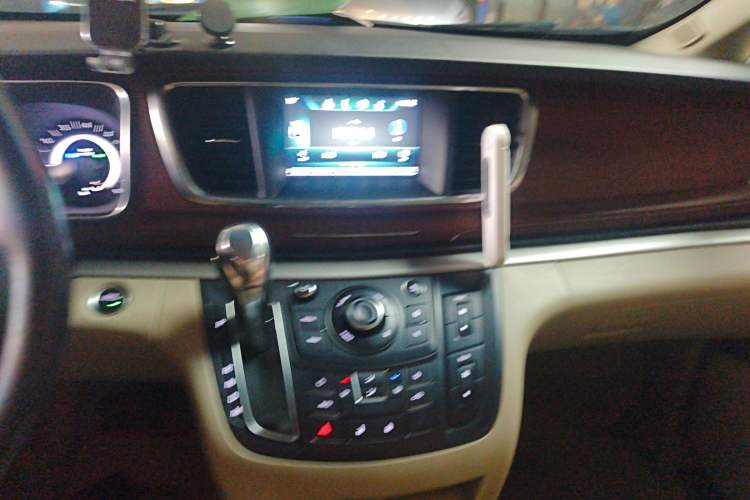 Used Buick GL8 2018 28T Luxury Model China VI Standard Audio And AC Panel