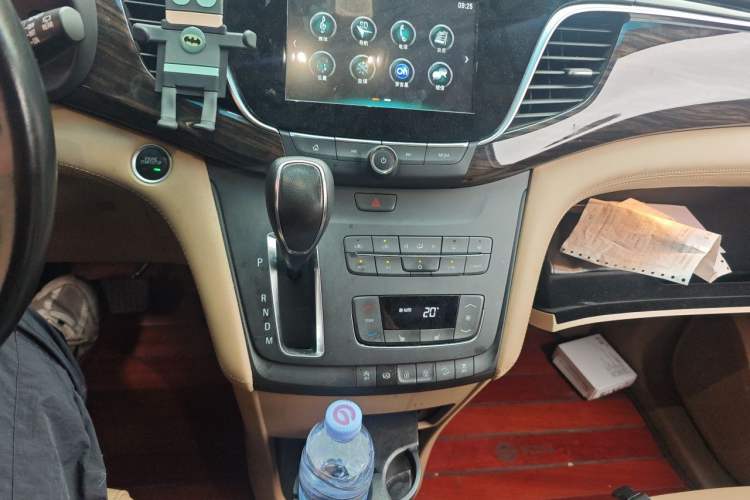 Used Buick GL8 2018 ES 28T Premium Model China VI Standard Audio And AC Panel