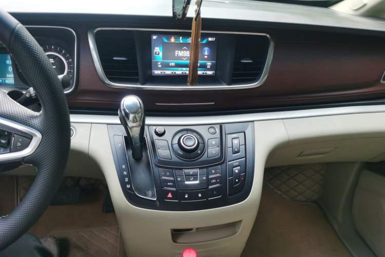Used Buick GL8 2018 28T Luxury Model China VI Standard Audio And AC Panel