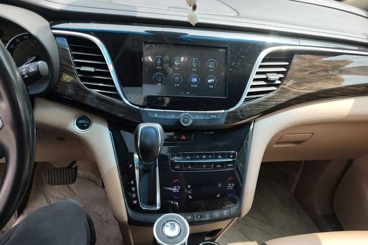 Used Buick GL8 2018 ES 28T Luxury Model China VI Standard Audio And AC Panel