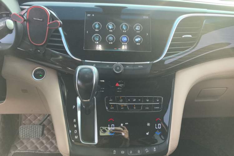 Used Buick GL8 2018 ES 28T Luxury Model China VI Standard Audio And AC Panel