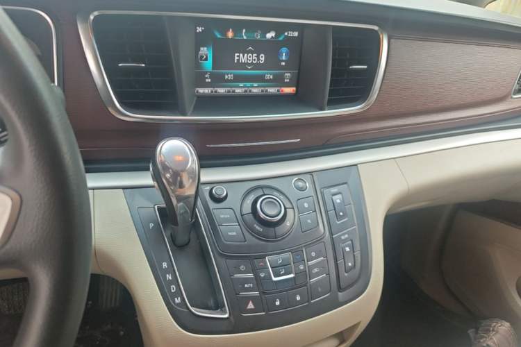 Used Buick GL8 2018 28T Comfort Model China VI Standard Audio And AC Panel
