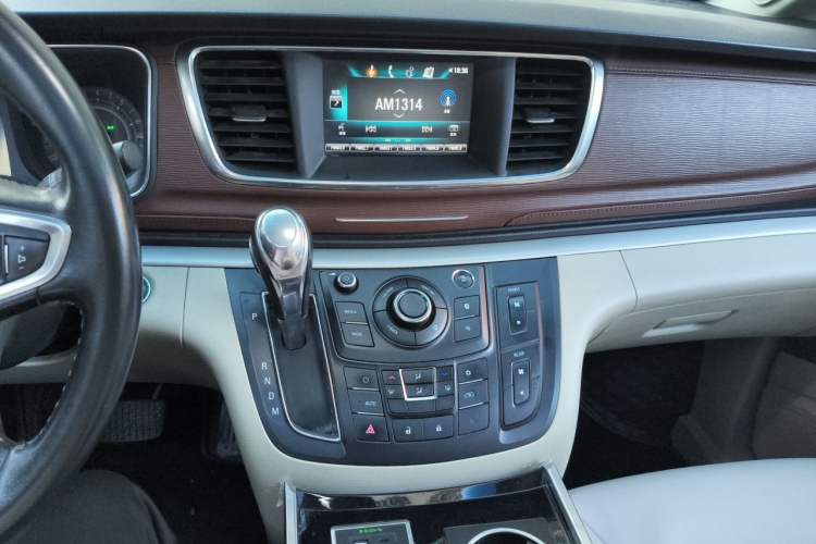 Used Buick GL8 2018 28T Luxury Model China VI Standard Audio And AC Panel