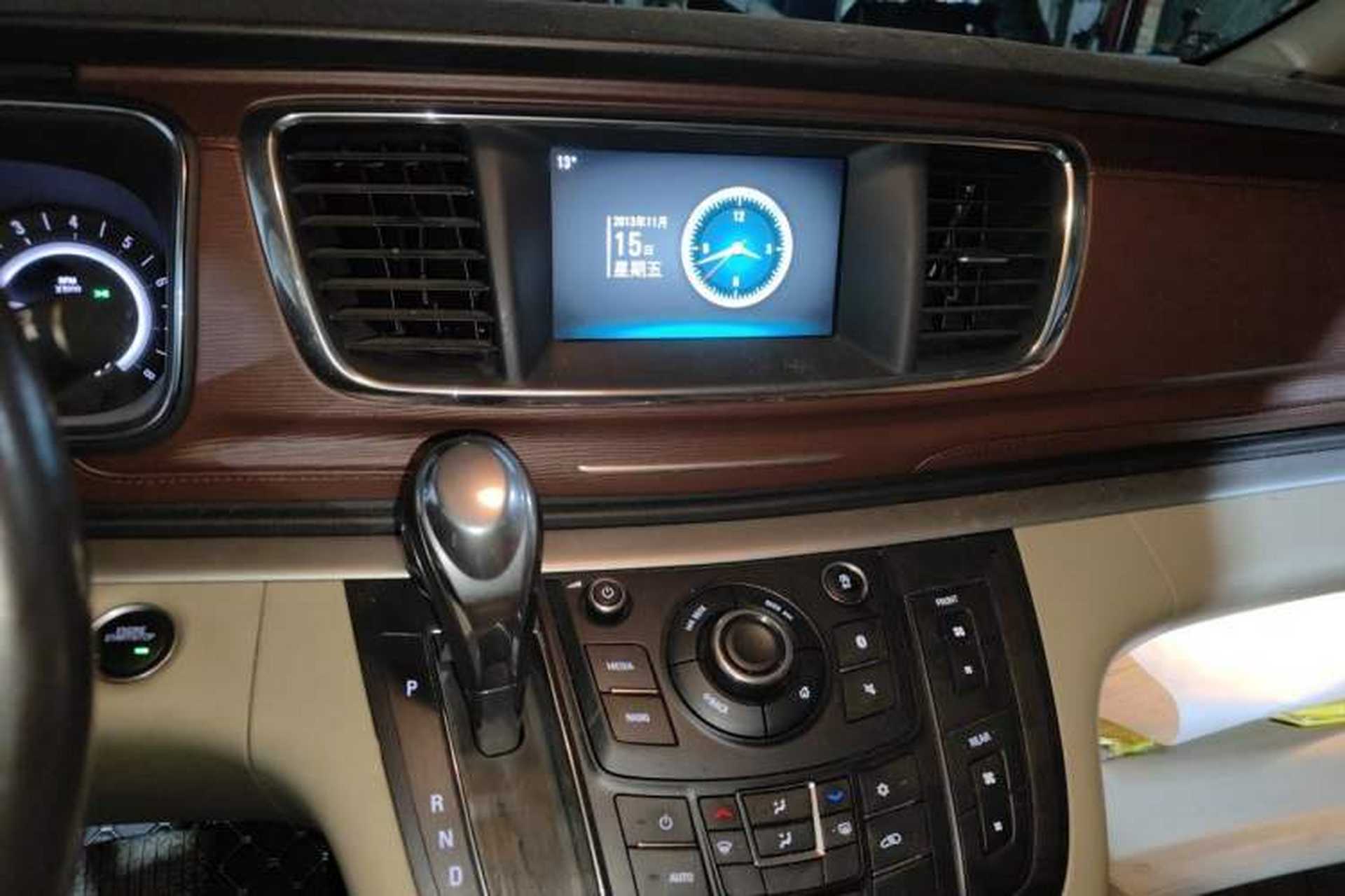 Used Buick GL8 2018 28T Luxury Model China VI Standard Audio And AC Panel